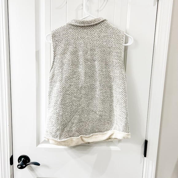 Altar’d State Cream Herringbone Gray Print Fleece Lined Full Zip Oversized Vest - Picture 2 of 7